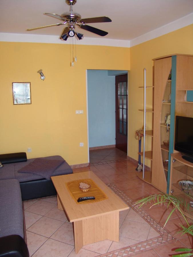 Apartments Bozica Krk Town Luaran gambar