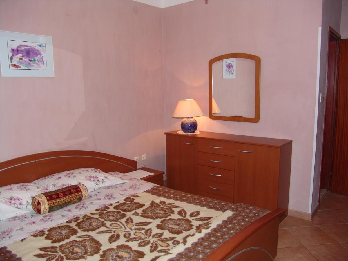 Apartments Bozica Krk Town Luaran gambar
